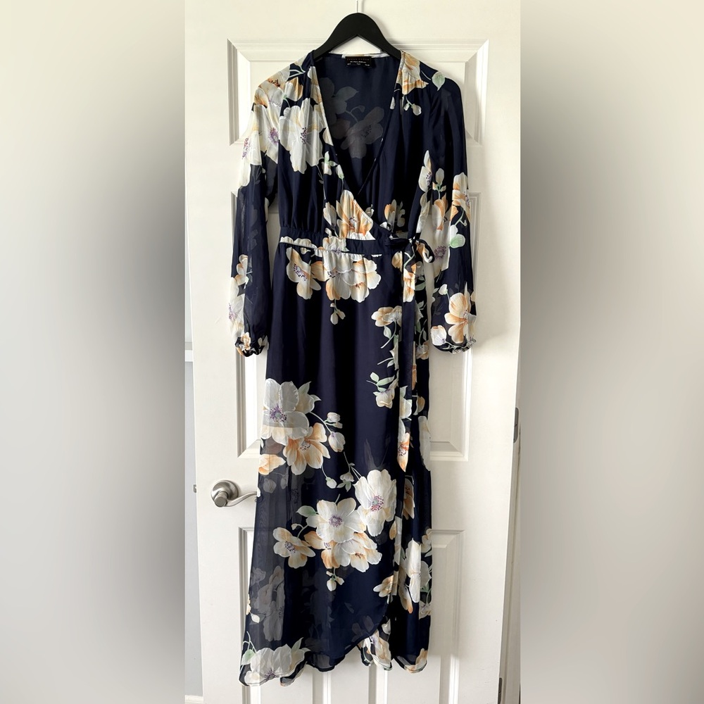 Dress Forum Floral V Neck Wrap Dress • Size Small •